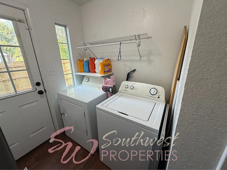 979 W Pecan St — Photo 19