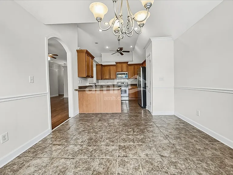 410 Vaiden Dr N — Photo 5