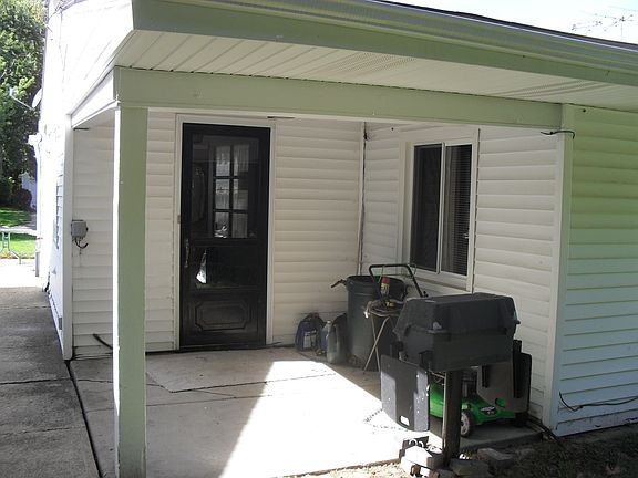 3rd image of 1383 Eastwood Ave