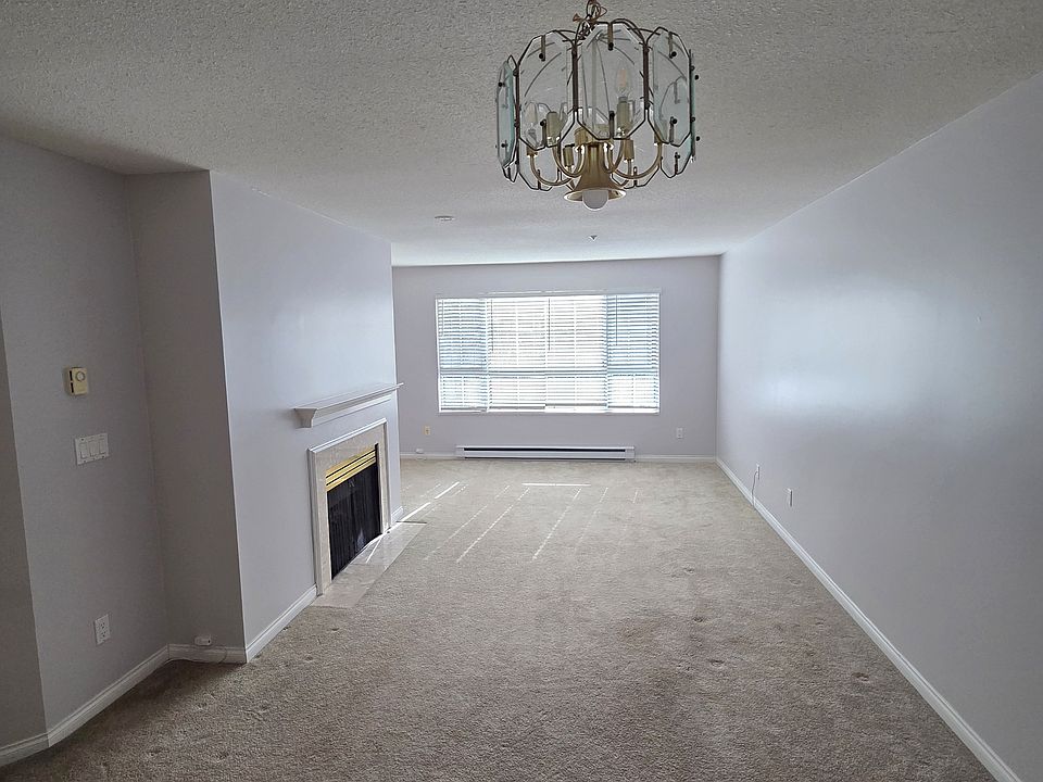 Living room/Dining area