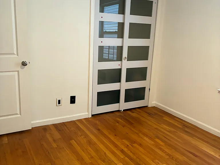 409 Halsey St #1 — Photo 3