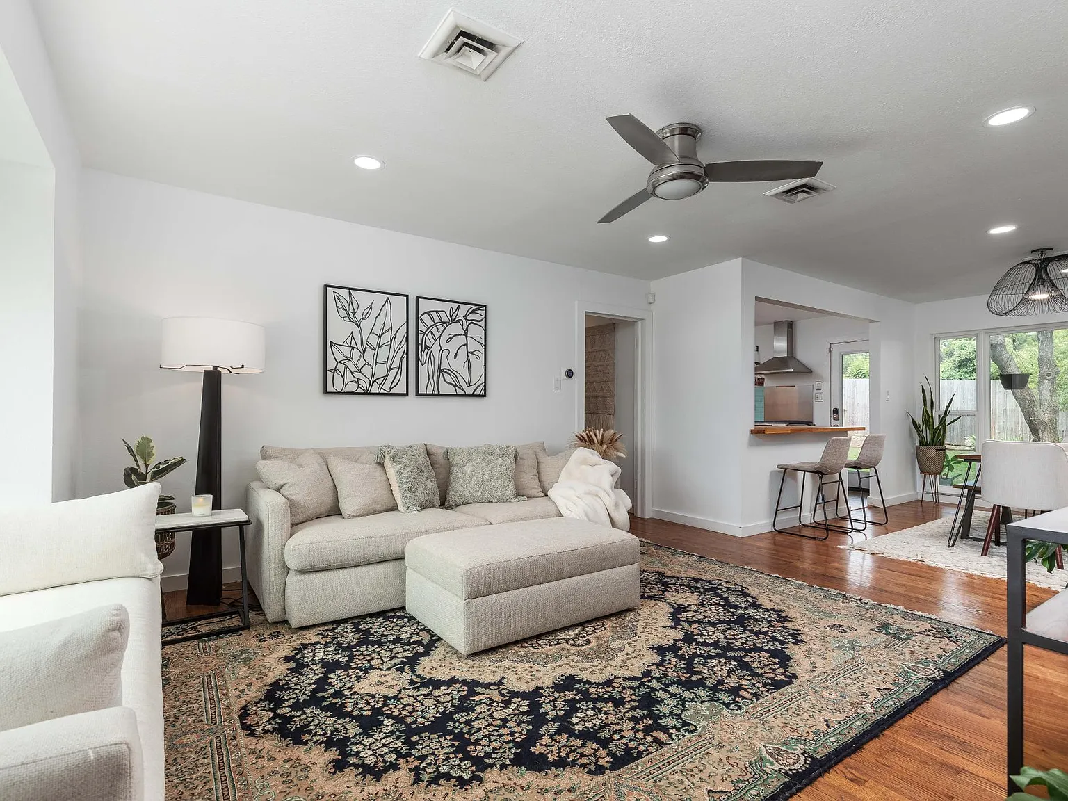 4 bed, 1900 sqft, $3,500 — Photo 3