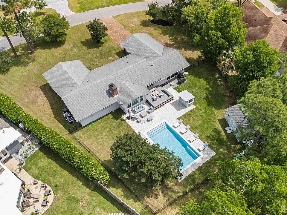 1st image of 15 Star Lake Dr