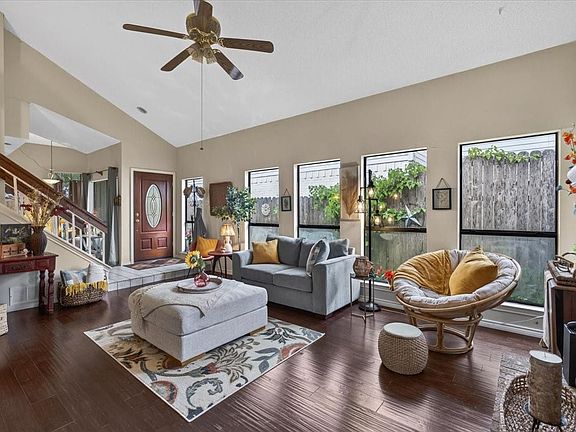 5th image of 521 Blanco Dr