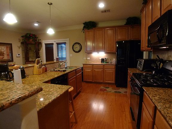 5th image of 470 Rogers Ln