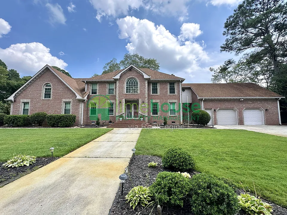 948 Forest Lakes Cir