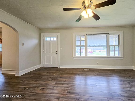 4th image of 104 Chadburn Avenue