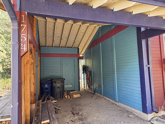 2nd image of 1754 Main St