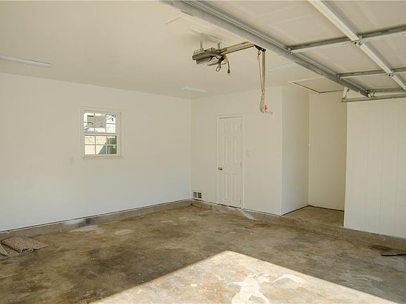 4th image of 2504 Syracuse Dr