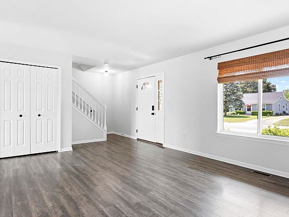 4th image of 29255 Adams Dr