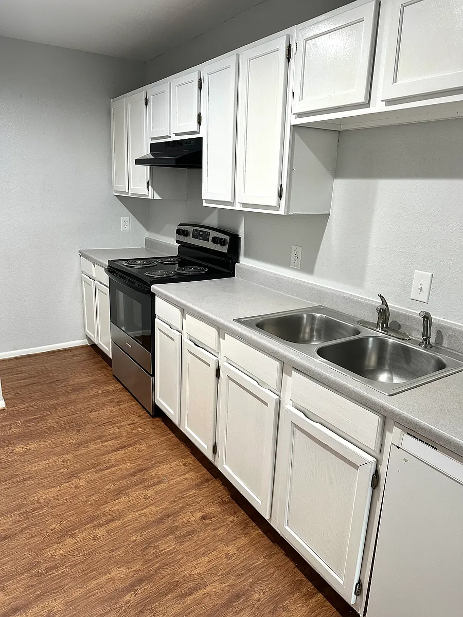 Building Photo - 227 San Angelo St #B