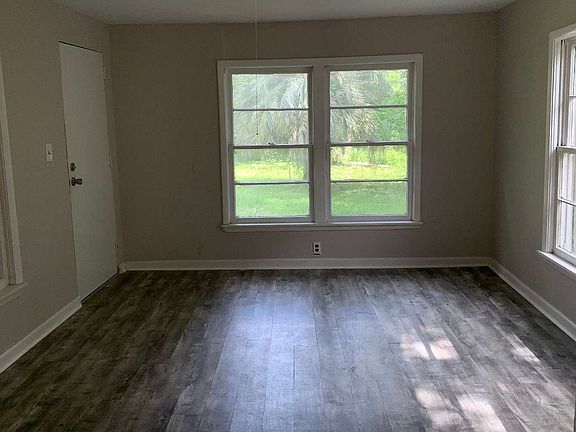 3rd image of 557 NE Lake Dr