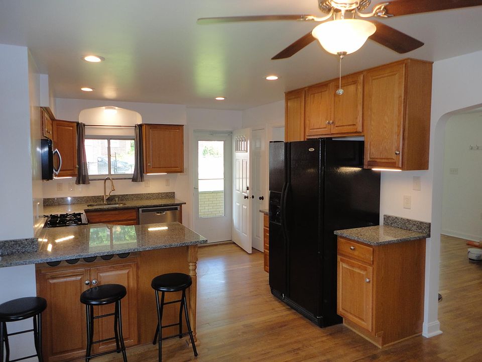 Eat in Kitchen with Breakfast Bar
