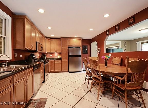 5th image of 8925 W 99th Pl