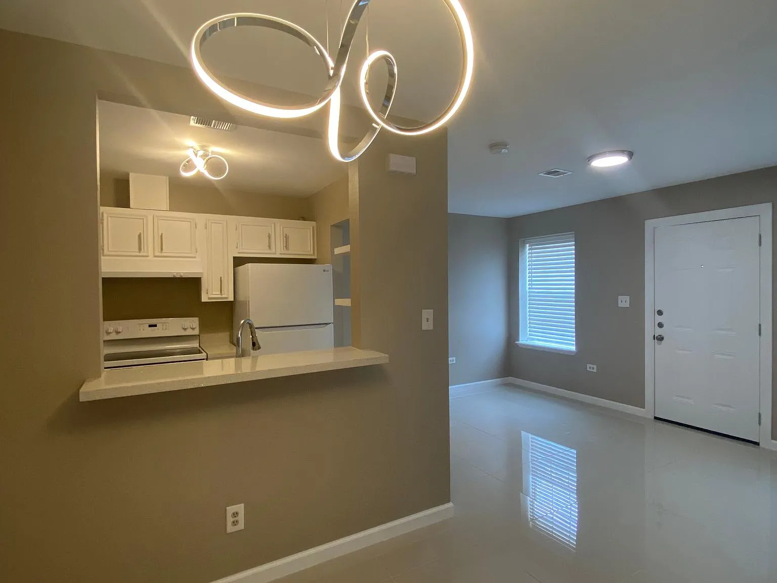 721 W Dallas Ave — Photo 3