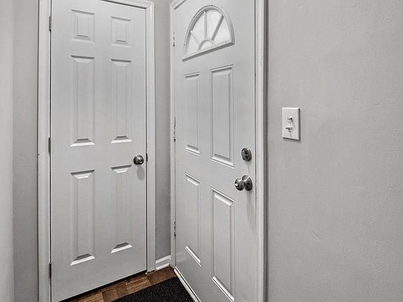 3rd image of 21261 WESTHAMPTON Street