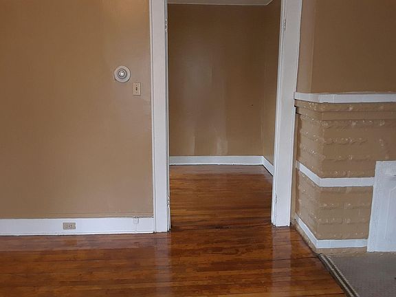 Entry to the bedroom and kitchen
