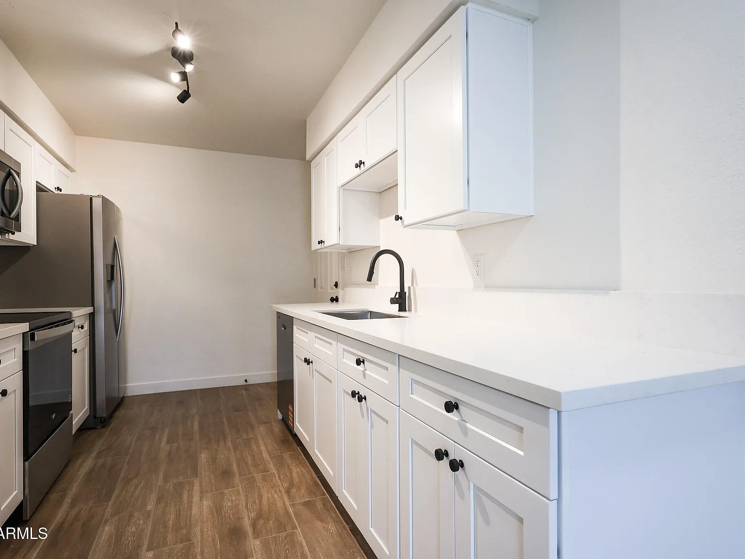 2 bed, 1.0 bath, 843 sqft, $1,400 — Photo 1