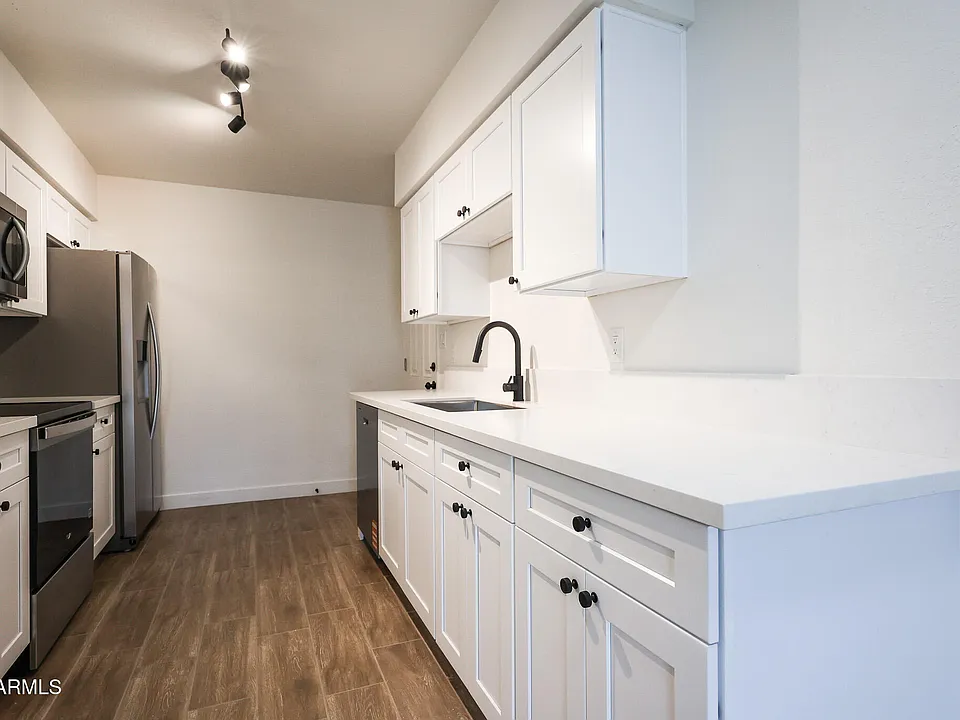 558 S Lesueur #3