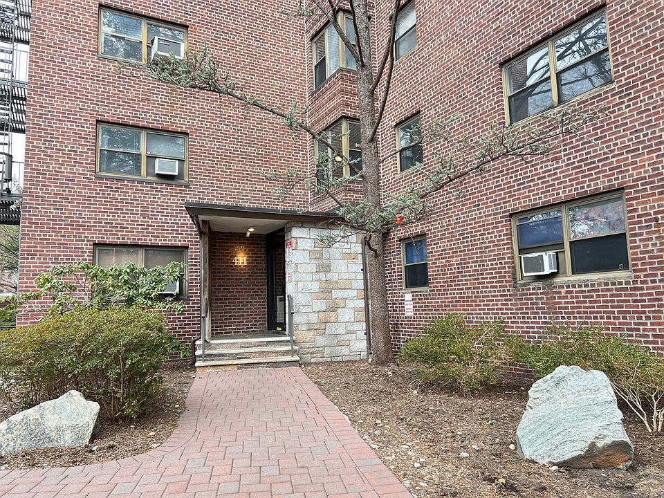 1st image of 411 Park Pl APT 2A