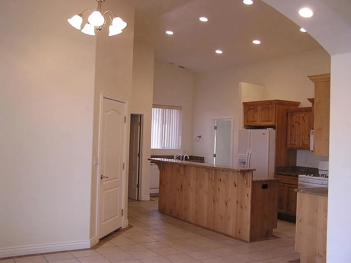Building Photo - 42 N Eastridge Dr