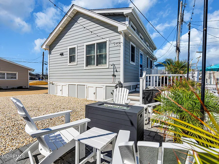 24 E Penguin Way — Photo 2