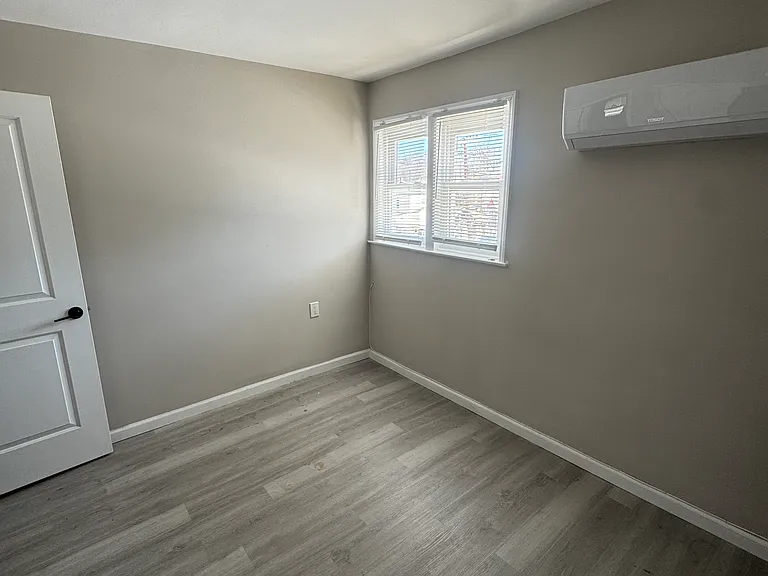 570 Forest Ave #1 — Photo 5