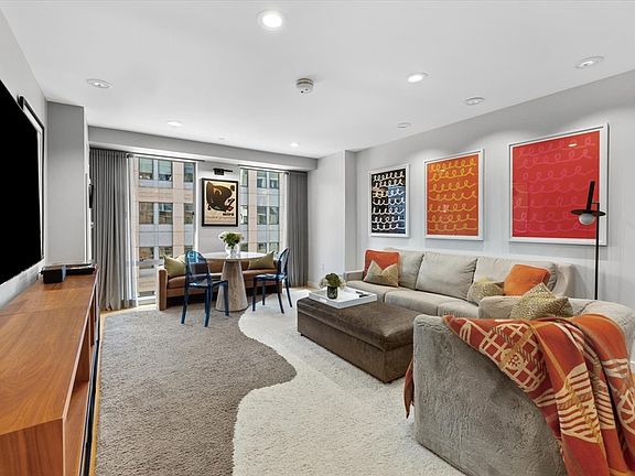 4th image of 80 Broad St Unit 808