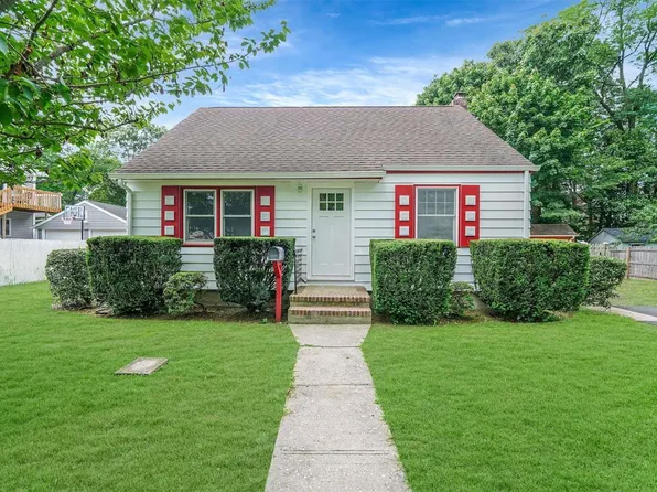 1744 Asharoken Boulevard, Bay Shore, NY 11706