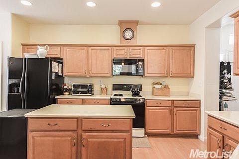 5th image of 3305 Bryant Dr