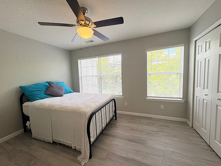 407 Lake Park Way — Photo 14