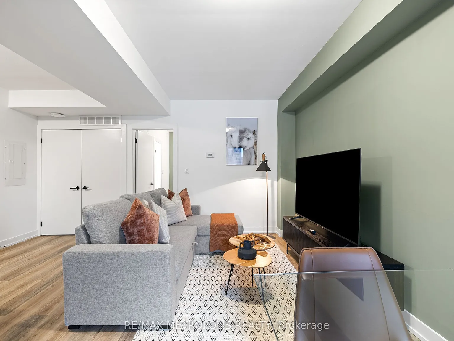 447 Lansdowne Ave — Photo 3