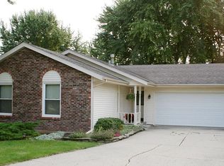 4218 Applewood Ct, Loves Park, IL 61111