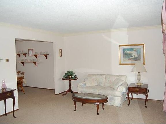 FORMAL LIVING ROOM