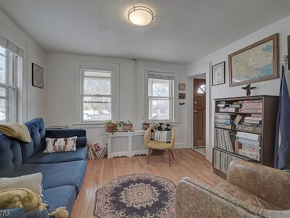 3rd image of 304 Essex St
