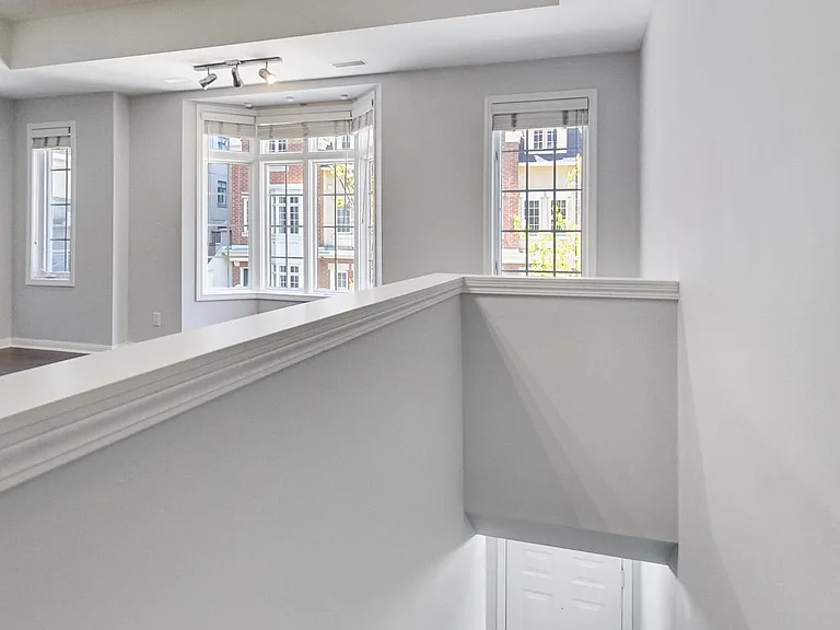 11 Niagara St #Townhouse 11 — Photo 4