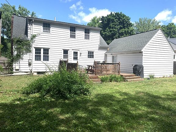 3rd image of 15 Parkwood Dr