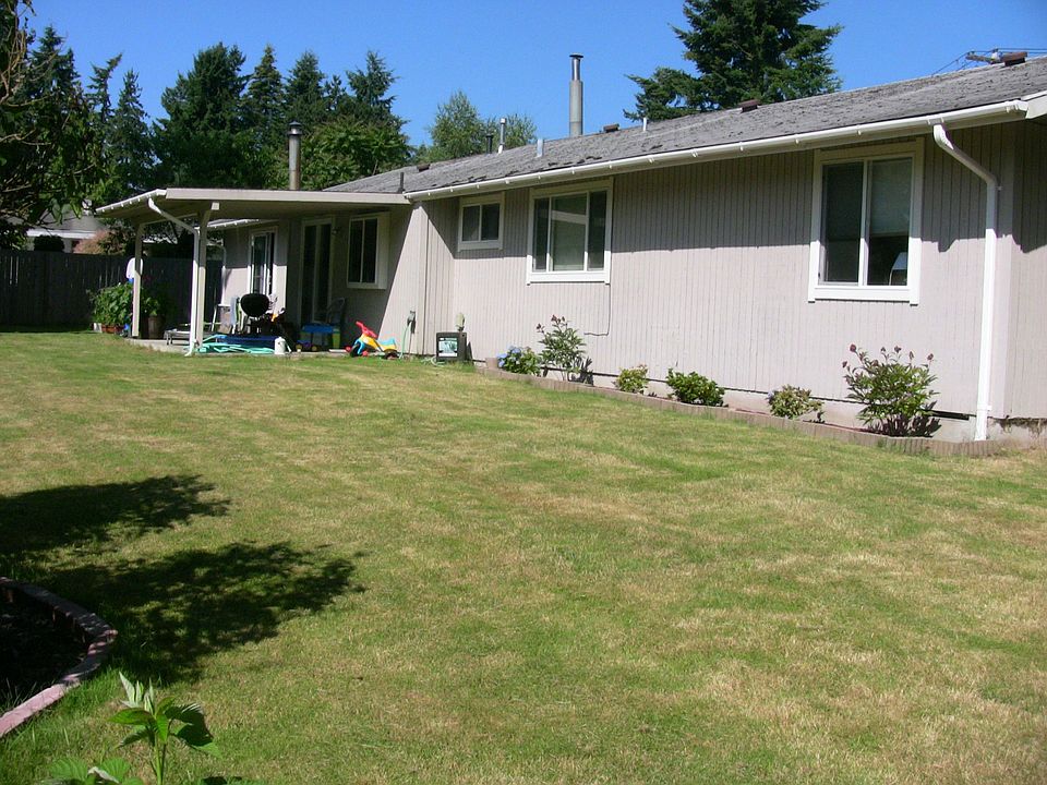 Large fully fenced Back yard