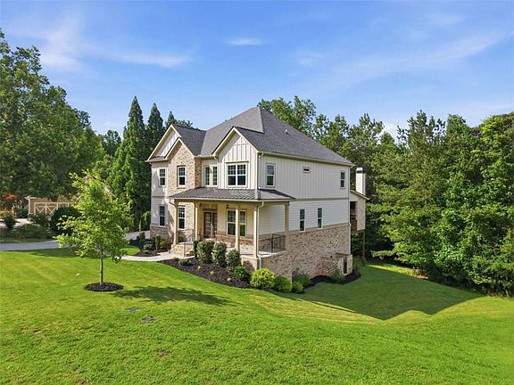 3rd image of 431 Harmony Grove Ln