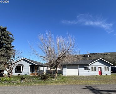 107 W 2nd St, Wallowa, OR, 97885