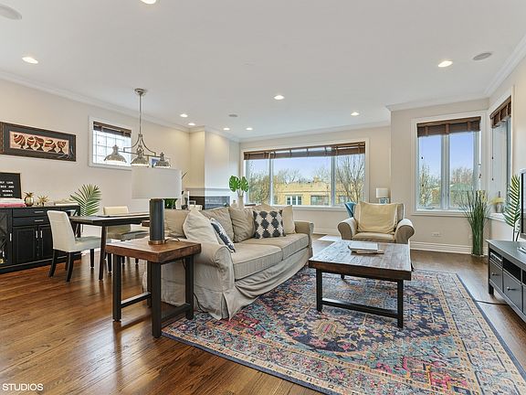 3rd image of 3923 N Ashland Ave #301