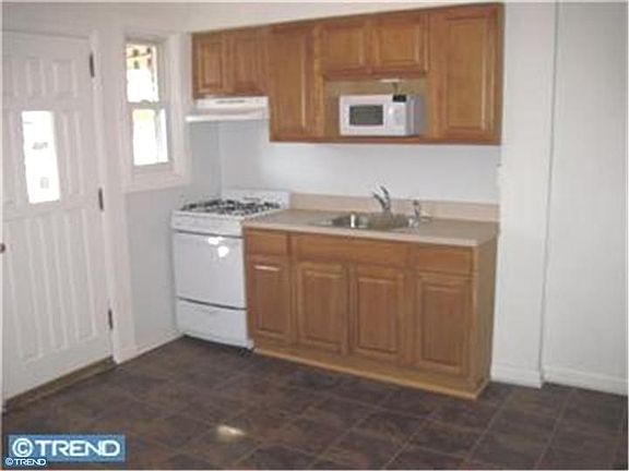 4th image of 3760 Schleicher Ave