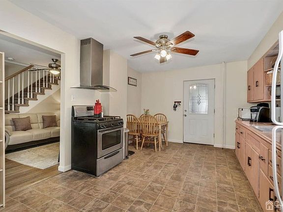 2nd image of 33 Smith St