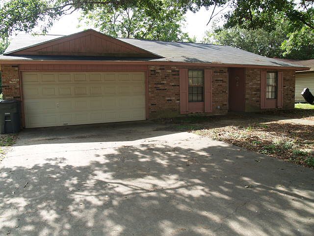 1st image of 5117 Chateaux Dr