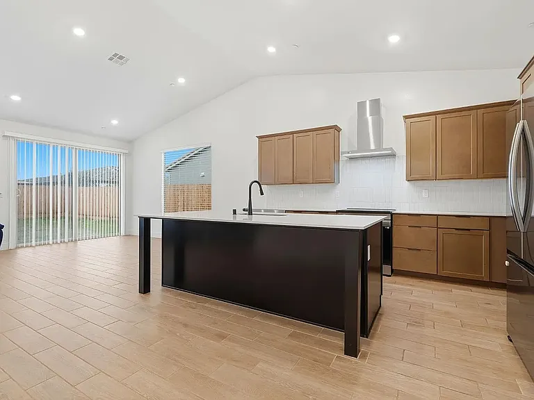 1491 N Mustang Dr — Photo 3