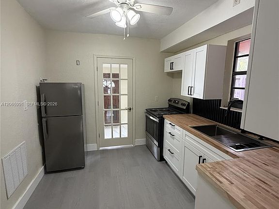 5th image of 2424 SW 21st St
