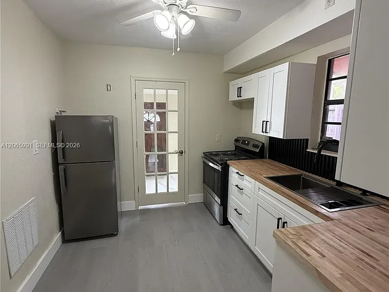 2424 SW 21st Ter #IN-LAW DETACHD — Photo 5