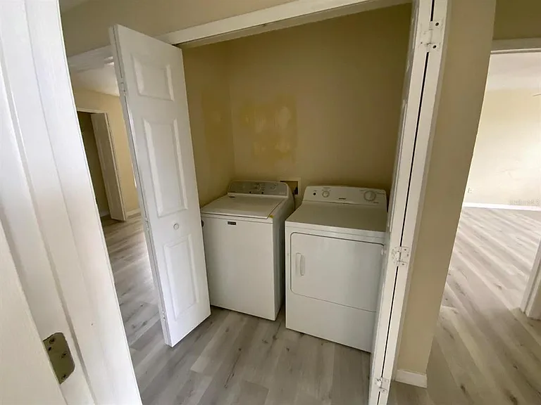 2327 Prime Cir #B — Photo 14