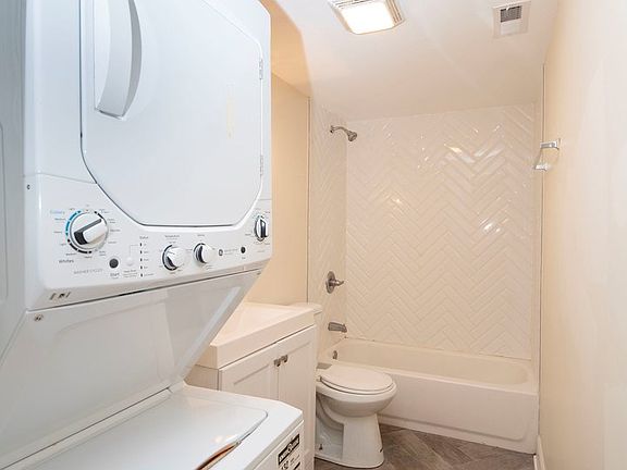 4th image of 5011 N Ravenswood Ave