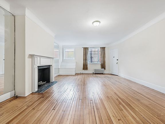 2nd image of 70 Orange St Unit Townhouse